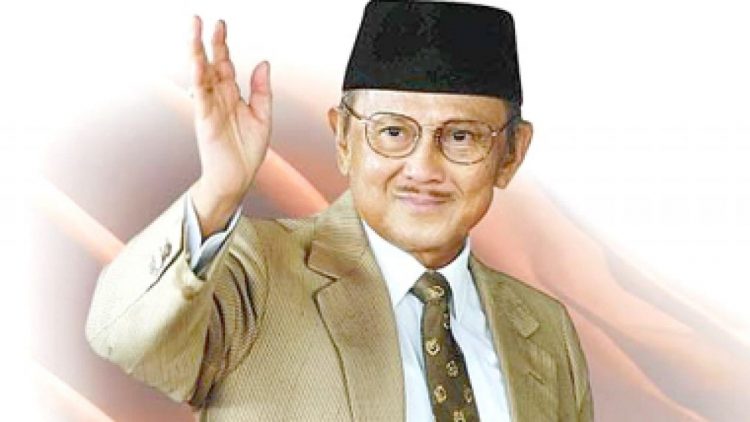 BJ Habibie: Ahli Pesawat Terbang yang Visioner
