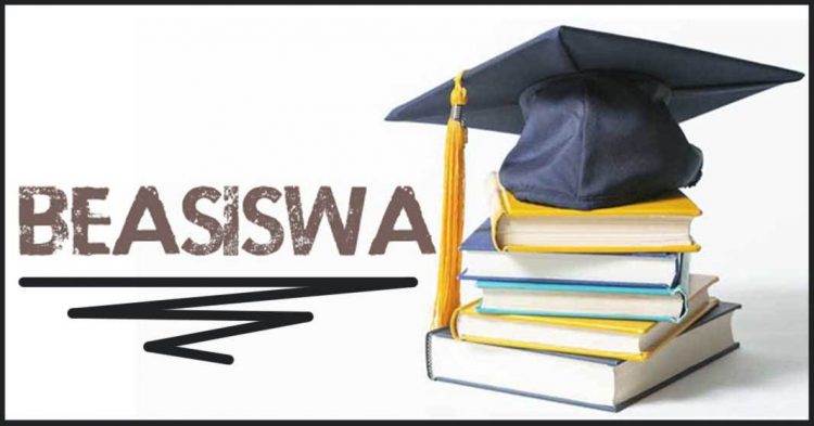 Gubernur Bagikan Beasiswa Prestasi untuk 17.644 Mahasiswa dan Pelajar