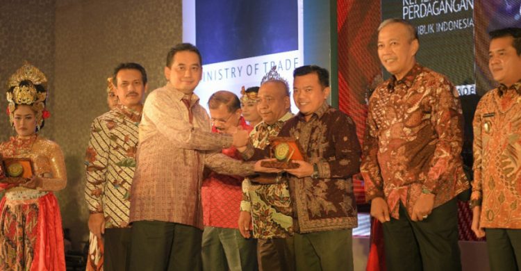 Terima Penghargaan, Al Haris Sukses Ciptakan Pasar Bawah Bangko sebagai “Pasar Tertib Ukur”