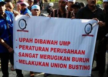 Tuntut Kenaikan Upah, Puluhan Buruh Unjuk Rasa di Kantor CPT