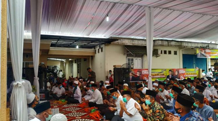 Peringati Wafatnya Mendiang Orangtua, CE Datangkan Ustad Kondang