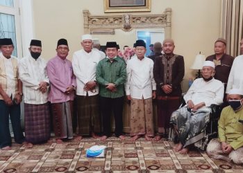Kyai Sepuh Seberang Doakan Haris-Sani Jadi Gubernur