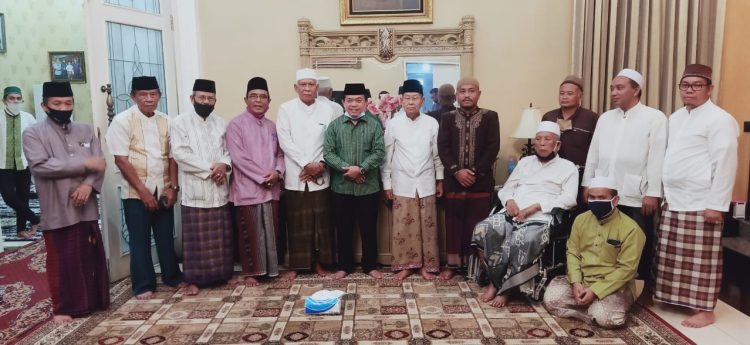Kyai Sepuh Seberang Doakan Haris-Sani Jadi Gubernur