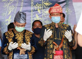 Ini Dia Satu-satunya Paslon yang Pakai Baju Adat di Pengundian Omor Urut
