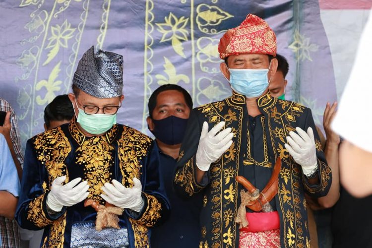 Ini Dia Satu-satunya Paslon yang Pakai Baju Adat di Pengundian Omor Urut