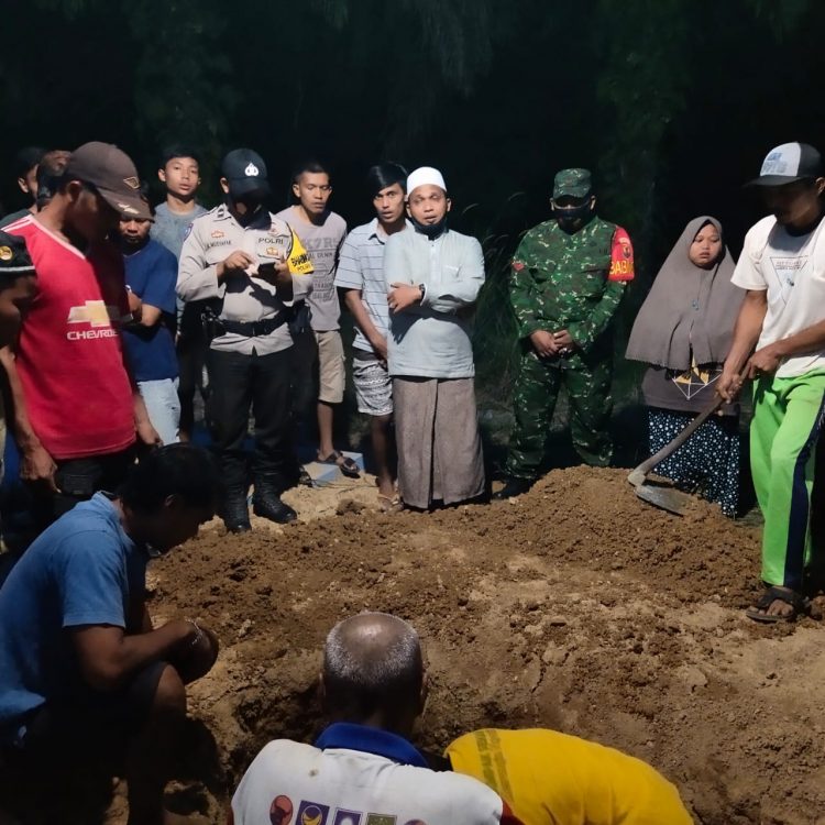 Heboh, Makam Paranormal Dibongkar dan Tali Pocong Dicuri