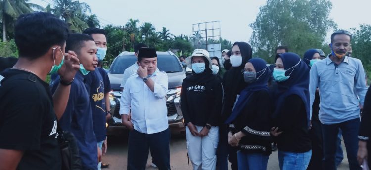 Milenial Nipah Panjang Cegat Al Haris: Dari Siang Kami Tunggu Bapak!