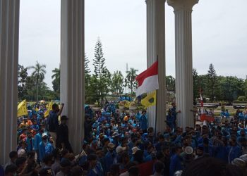Datangi Gedung Dewan, PMII Jambi Desak DPRD Provinsi dan Gubernur Jambi Tolak Omnibus Law