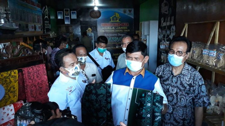 Syafril Nursal : Motif Batik Aneka Laut Sangat Indah