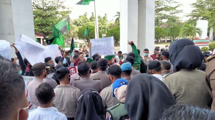 Minta UU Cipta Kerja Dicabut, HMI Merangin Geruduk Gedung Dewan