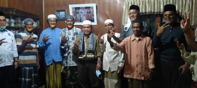 Sambangi Kediaman Ketua Media Center R2, Al Haris Mohon Restu Warga Kuala Jambi