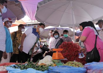 Syafril Nursal Blusukan ke Pasar Baru Bangko, Jumat (30/10).