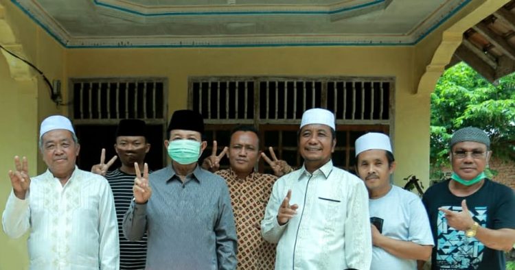 Fachrori Umar bersama Tokoh Masyarakat dan Para Ulama di Kecamatan Pelepat, Kabupaten Bungo, Rabu (3/11). FOTO: IST