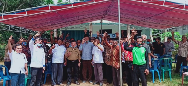 Al Haris bersama masyarakat Tanjung Jabung Timur (Tanjabtim), Rabu (4/11). FOTO: IST