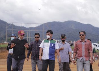 Syafril Nursal kunjungi Lokasi Pembangunan Pesantren Ummul Qur'o Kerinci, Sabtu (7/11). FOTO: IST