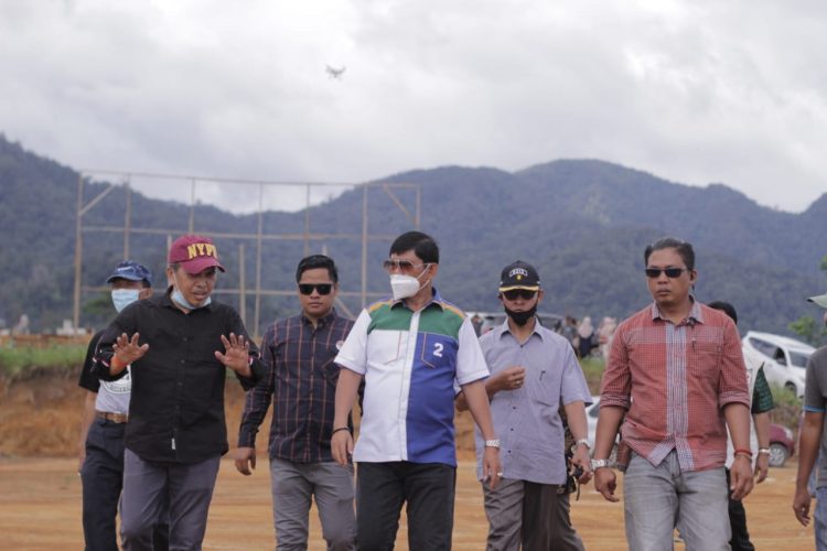 Syafril Nursal kunjungi Lokasi Pembangunan Pesantren Ummul Qur'o Kerinci, Sabtu (7/11). FOTO: IST