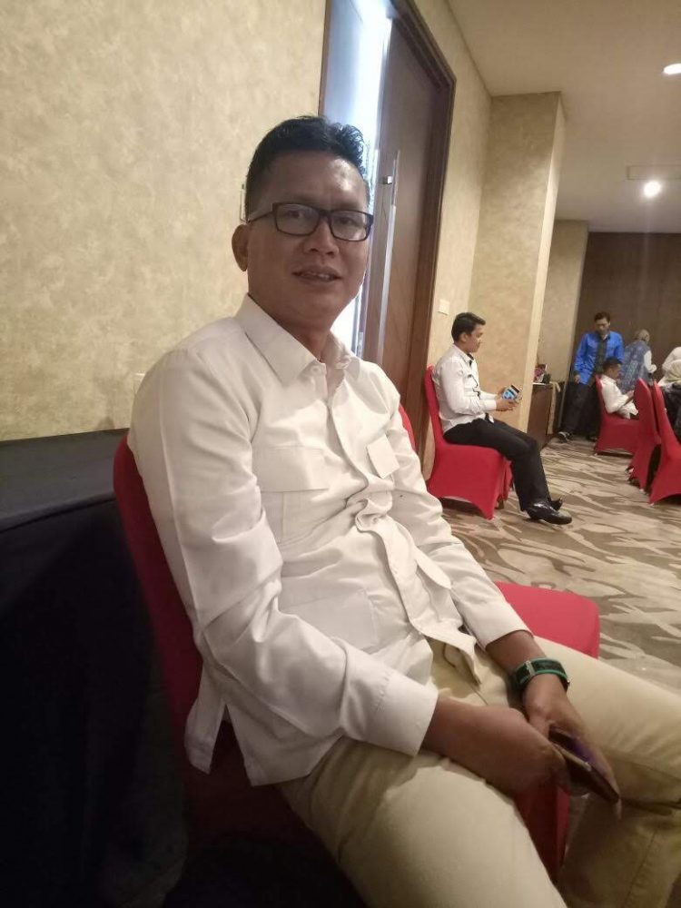 Dr Noviardi Ferzi SE MM