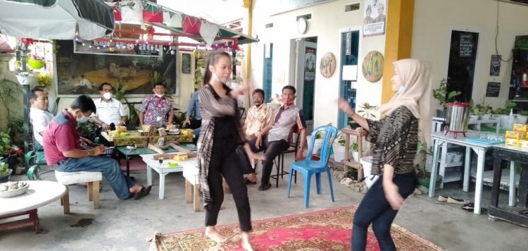 Ngopi di Warung, Syafril Disuguhi Tarian Zapin Beradat Komunitas Milenial