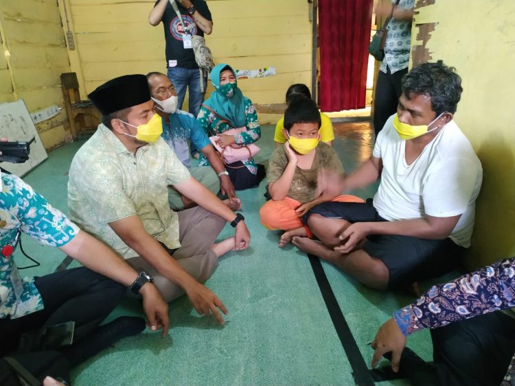 Anggota DPRD Kota Jambi, KFA Bantu Warga Penderita Glaukoma 