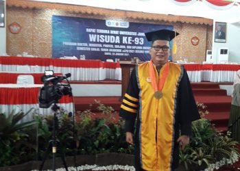 Mantan Presiden Mahasiswa Unja, Noviardi Ferzi Diwisuda Sebagai Doktor
