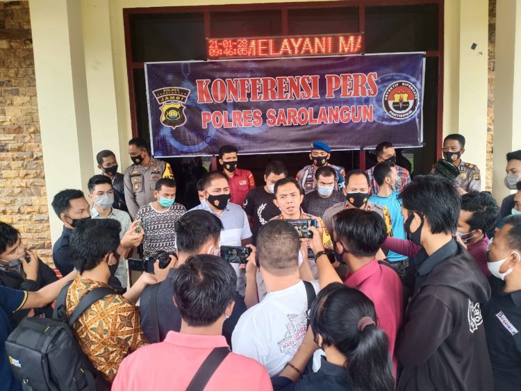 Enam Orang Pengangkut Minyak Mentah Illegal Diringkus Polisi
