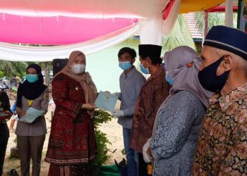 Bupati Muarojambi Serahkan Sertifikat Bagi Warga Kecamatan Taman Rajo