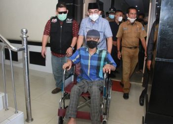 Peduli Penyandang Disabilitas, Anwar Sadat Berikan Bantuan Kursi Roda