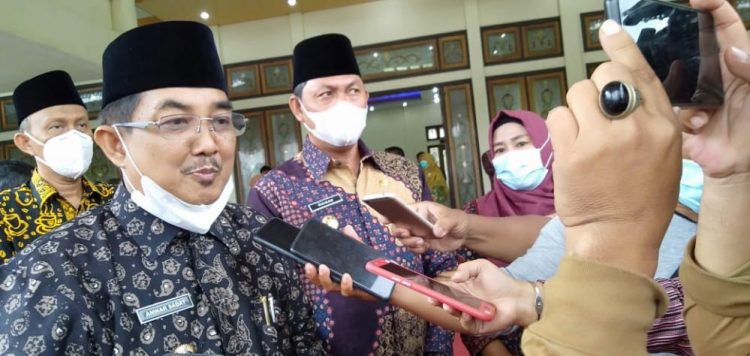 Bupati Minta ASN Wajib Kenakan Busana Batik Tanjabbar