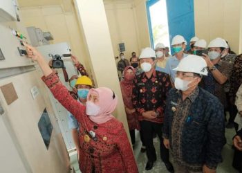 Diresmikan Pjs Gubernur, Bupati Tanjabbar Realisasikan Listrik ke 19 Desa di Tanjabbar
