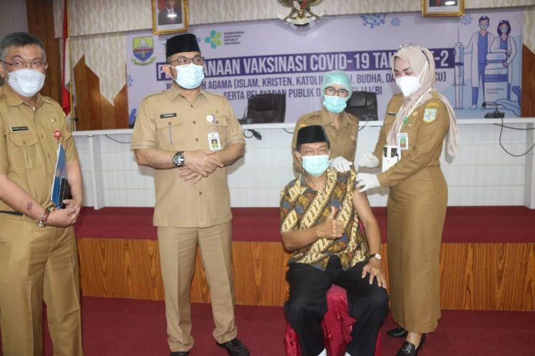 Pemprov Berikan Suntikan Vaksin Covid- 19 bagi 200 Tokoh Agama