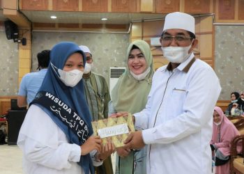 Bupati Tanjabbar Hadiri Wisuda 140 Santri TPQ Bil Qolam Al- Misbahul Munir