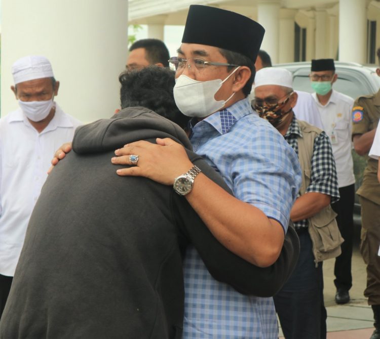 Sejumlah Siswa SMA Negeri 1 Kualatungkal Datangi Bupati Meminta Maaf