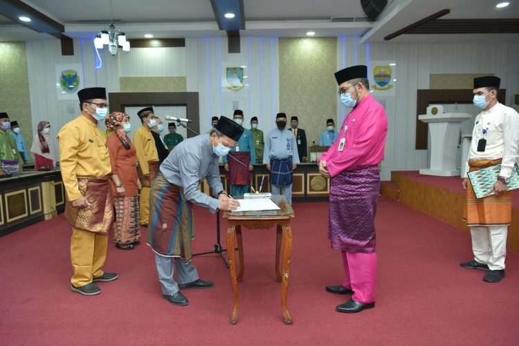 Lantik 54 Pejabat Fungsional Sekda Tekankan Peningkatan Kualitas Diri dan Kinerja