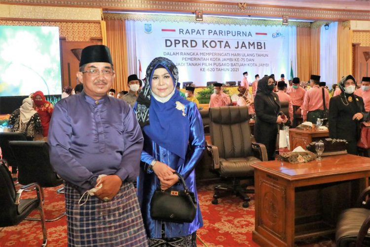 Hadiri HUT, Bupati Tanjabbar Doakan Kota Jambi Berkembang Jadi Kota Modern