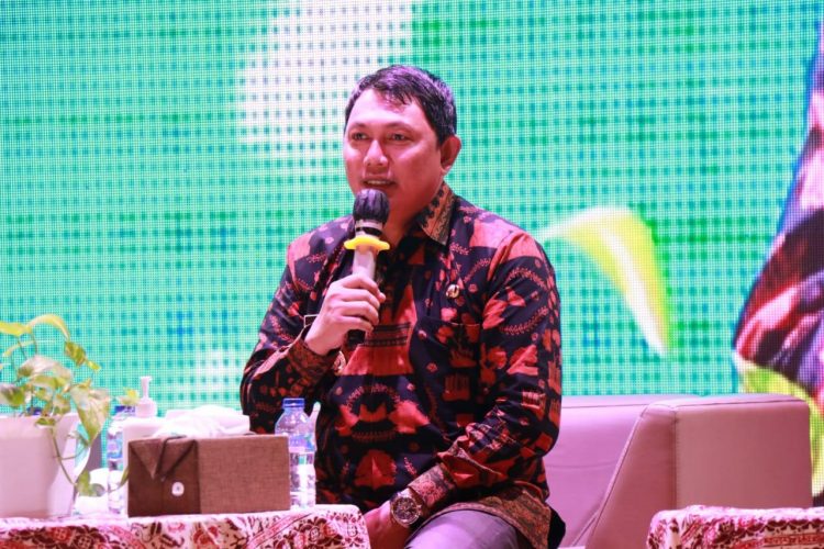 Jadi Narasumber Dialog Nasional Literasi Kelapa, Wabup Hairan Paparkan Hal Ini