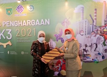 Gubernur Jambi Terima Penghargaan K3