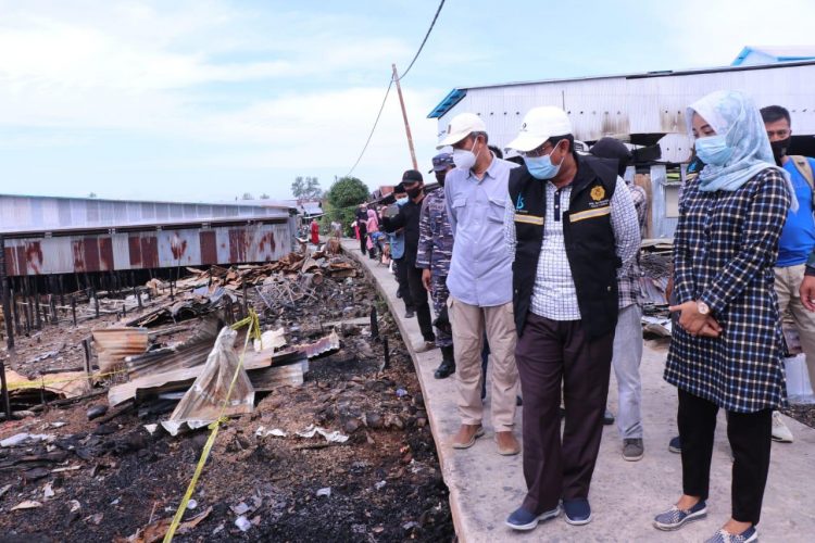 Bupati Tanjabbar Kunjungi Lokasi Kebakaran di Tanjabtim