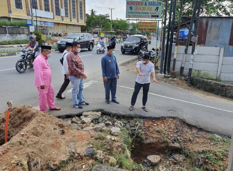 Drainase Tak Berfungsi, Anggota DPRD Kota Jambi Turun Langsung