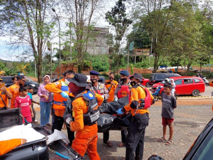 Jasad Pekerja Duplikat Jembatan PT KMU Merangin Ditemukan