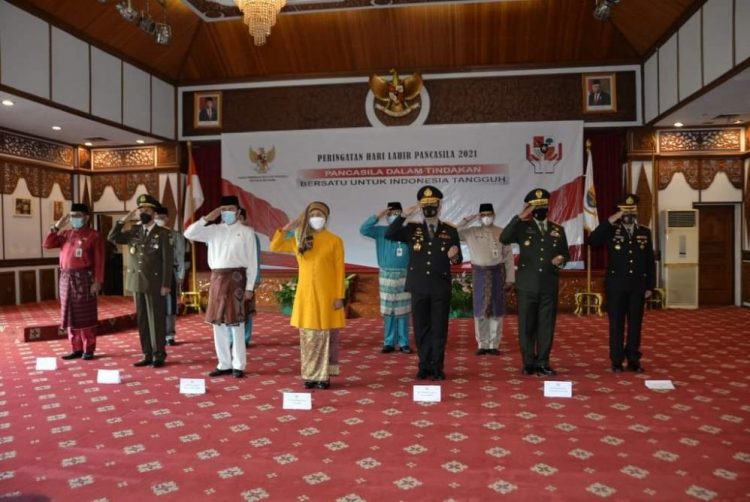 Pj Gubernur Jambi Ikuti Upacara Peringatan Hari Lahir Pancasila Secara Virtual