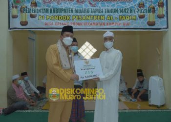 Wabup Muaro Jambi Safari Ramadhan ke Ponpes Al Faqih Kasang Pudak
