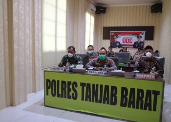 Kapolres dan Sekda Tanjabbar Saksikan Virtual Launching Layanan Polisi 110