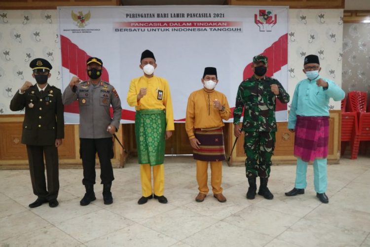Sekda Tanjabbar Ikuti Upacara Peringatan Hari Lahir Pancasila Virtual