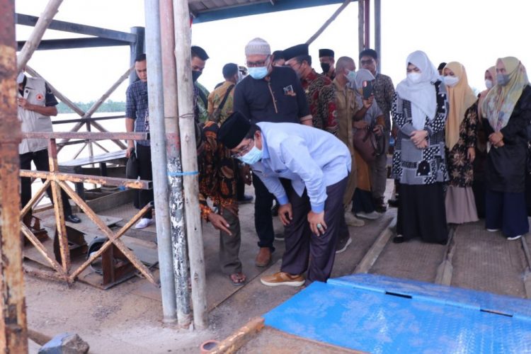 Perhatikan Infrastruktur, Bupati Tanjabbar Kunjungi Desa Serindit