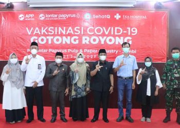 Bupati Tanjabbar Hadiri Pelaksanaan Vaksinasi Massal di Tebing Tinggi