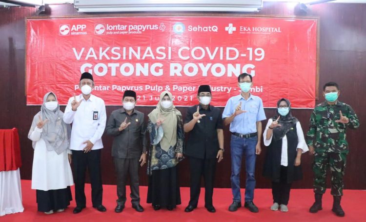 Bupati Tanjabbar Hadiri Pelaksanaan Vaksinasi Massal di Tebing Tinggi