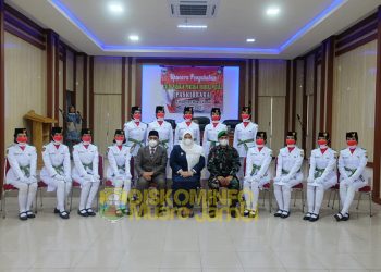 Masnah Kukuhkan Paskibraka Muaro Jambi 2021