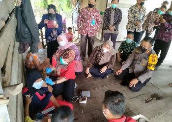 Masnah Dorong Suku Anak Dalam (SAD) untuk Vaksinasi