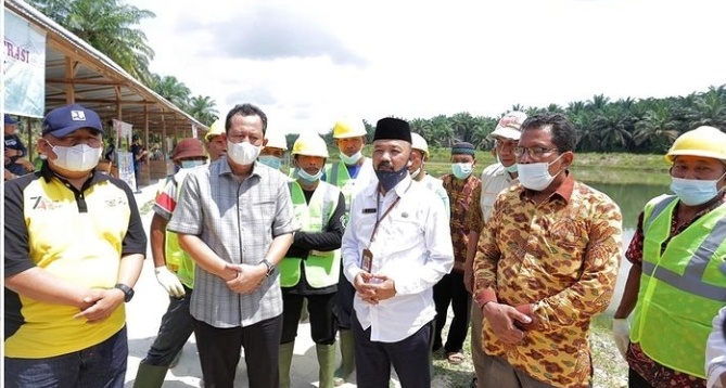 Kadis PUPR Provinsi Jambi Tinjau Kerusakan Jalan di Sungai Bahar