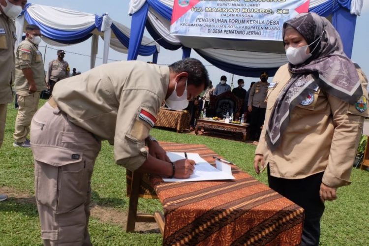 Bupati Muaro Jambi Kukuhkan Forum Komunikasi Kepala Desa (FKKD)